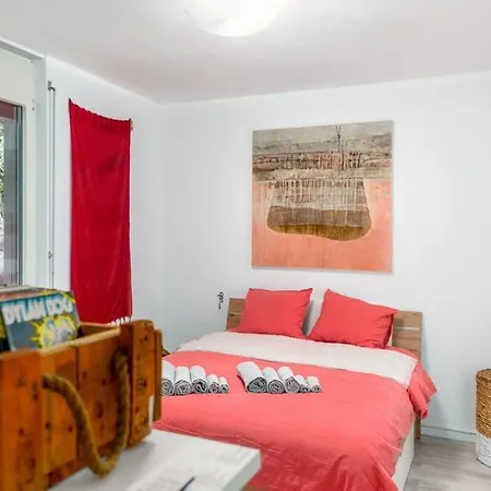 Vintage Apartment *